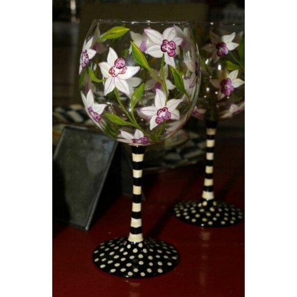 Wine glass set of 2,  painted flower clear glass black and white painted… - Picture 1 of 11